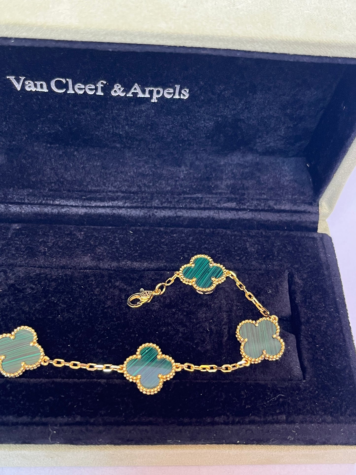 PULSERA TIPO VC DE PLATA 925 CON BAÑO DE ORO 18k