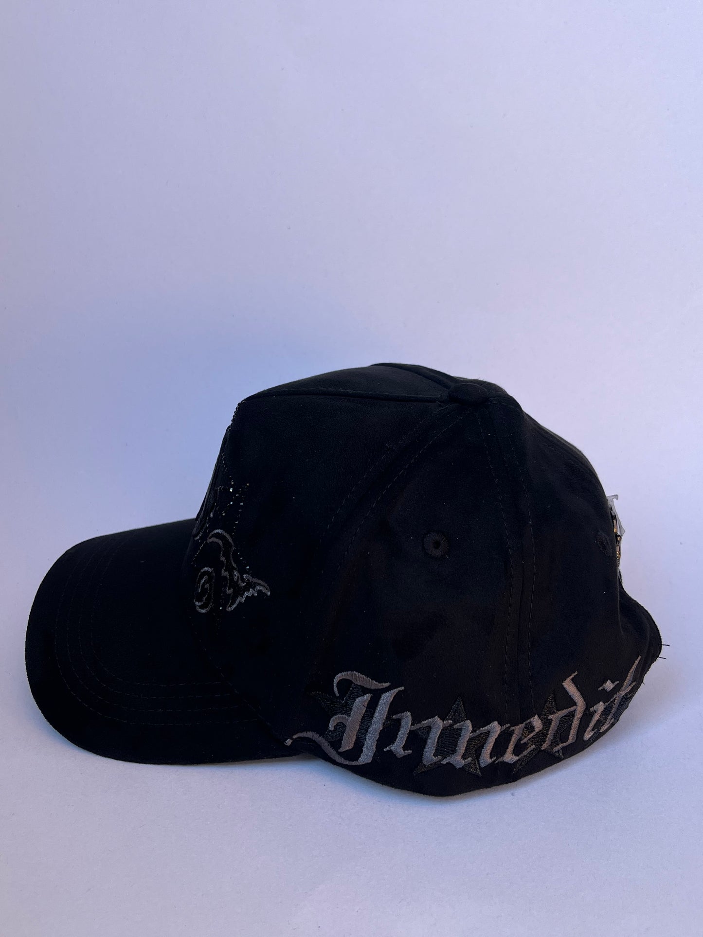 GORRA INNEDIT X ANTMORE “LA - MIRI BRUCE WAYNE”