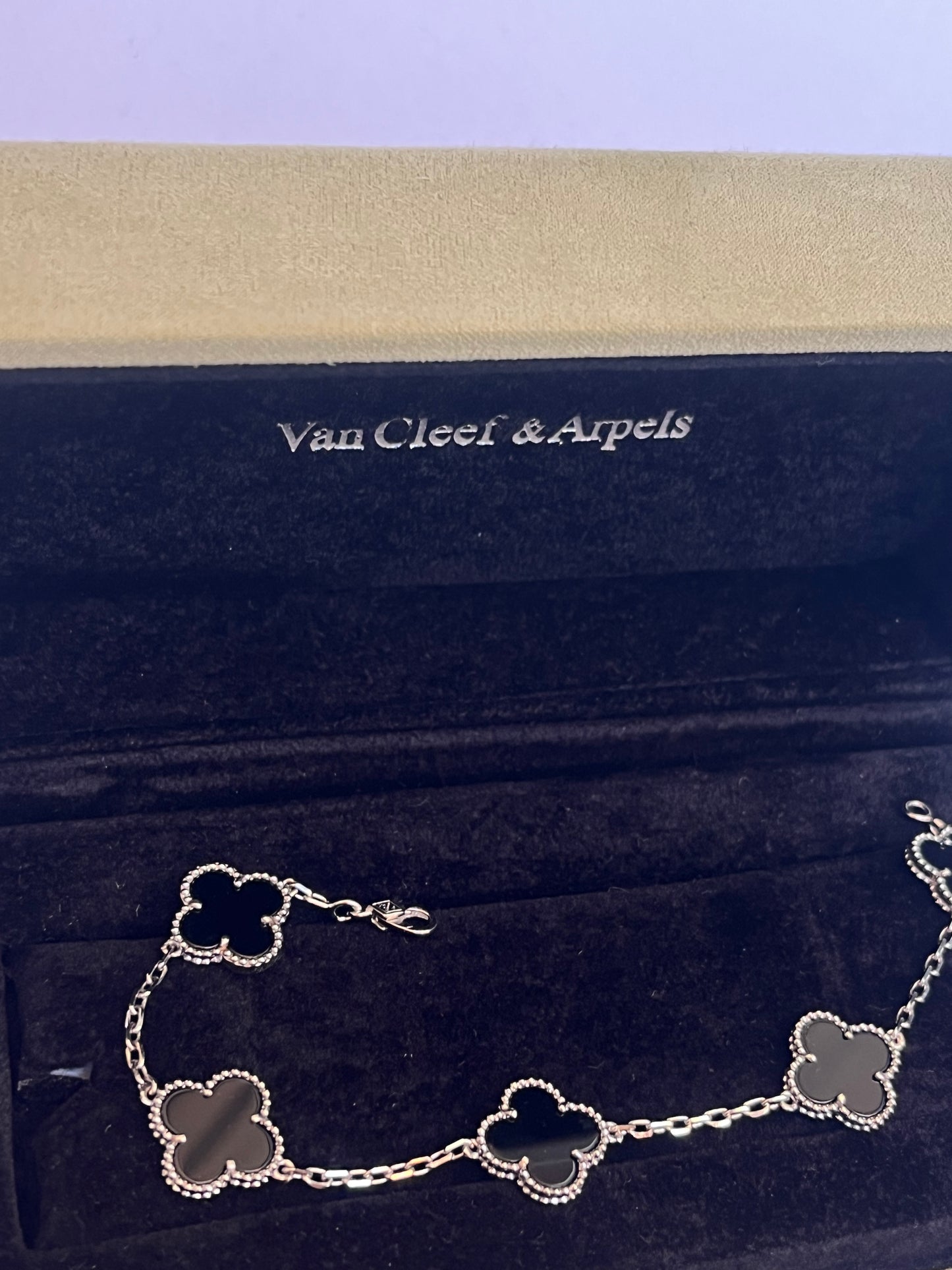 PULSERA TIPO VC DE PLATA 925 CON BAÑO DE ORO 18k