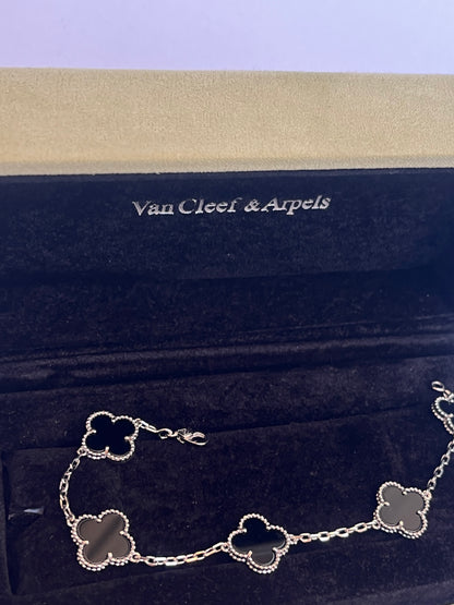 PULSERA TIPO VC DE PLATA 925 CON BAÑO DE ORO 18k