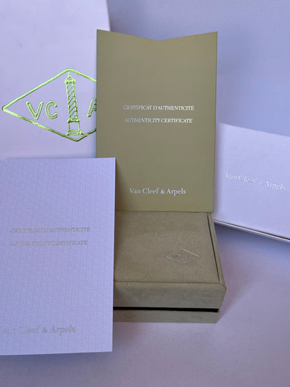 PULSERA TIPO VC DE PLATA 925 CON BAÑO DE ORO 18k