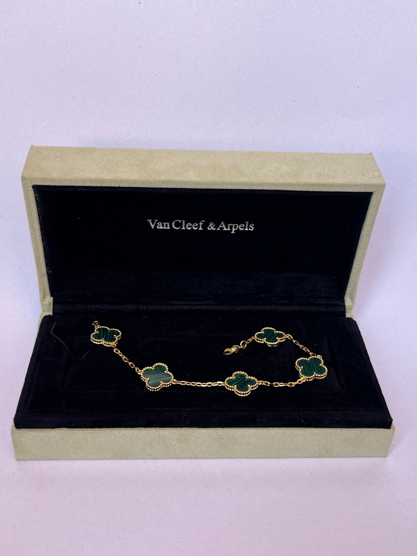 PULSERA TIPO VC DE PLATA 925 CON BAÑO DE ORO 18k