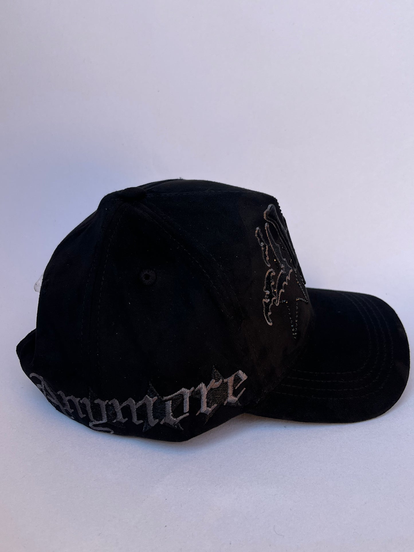 GORRA INNEDIT X ANTMORE “LA - MIRI BRUCE WAYNE”